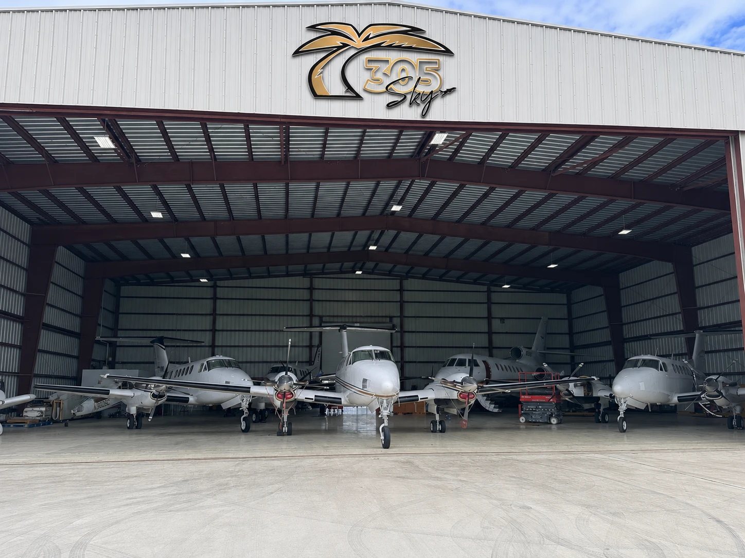 305 SKY hangar in Vero Beach, Florida, with a Dassault Falcon business jet and turboprops inside